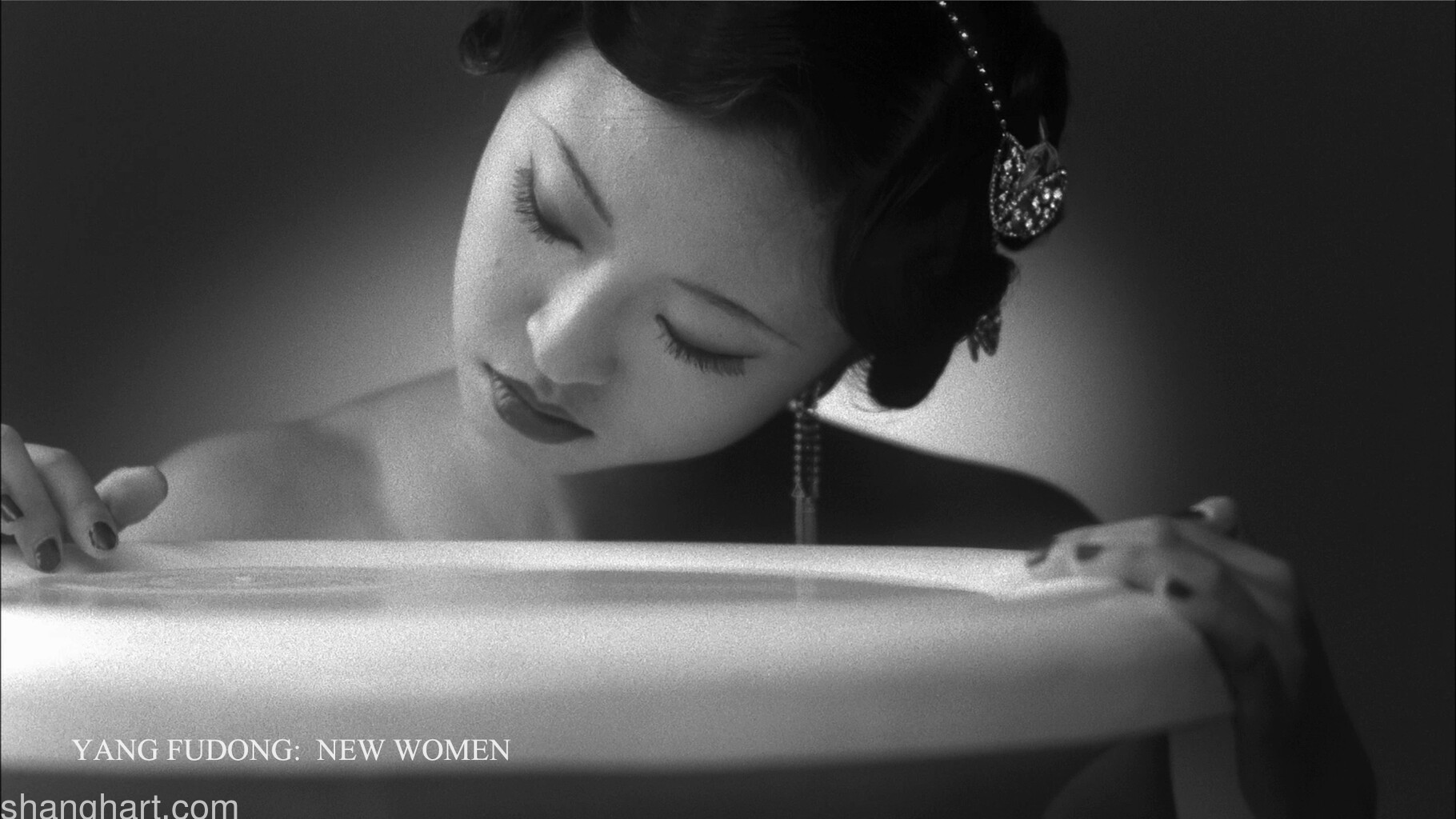 杨福东《新女性》(5屏影像装置) 截帧
