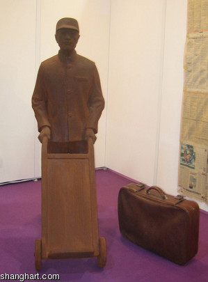 Easy, 2005, 175x130cm, Sculptures - raisin, LV suitcase